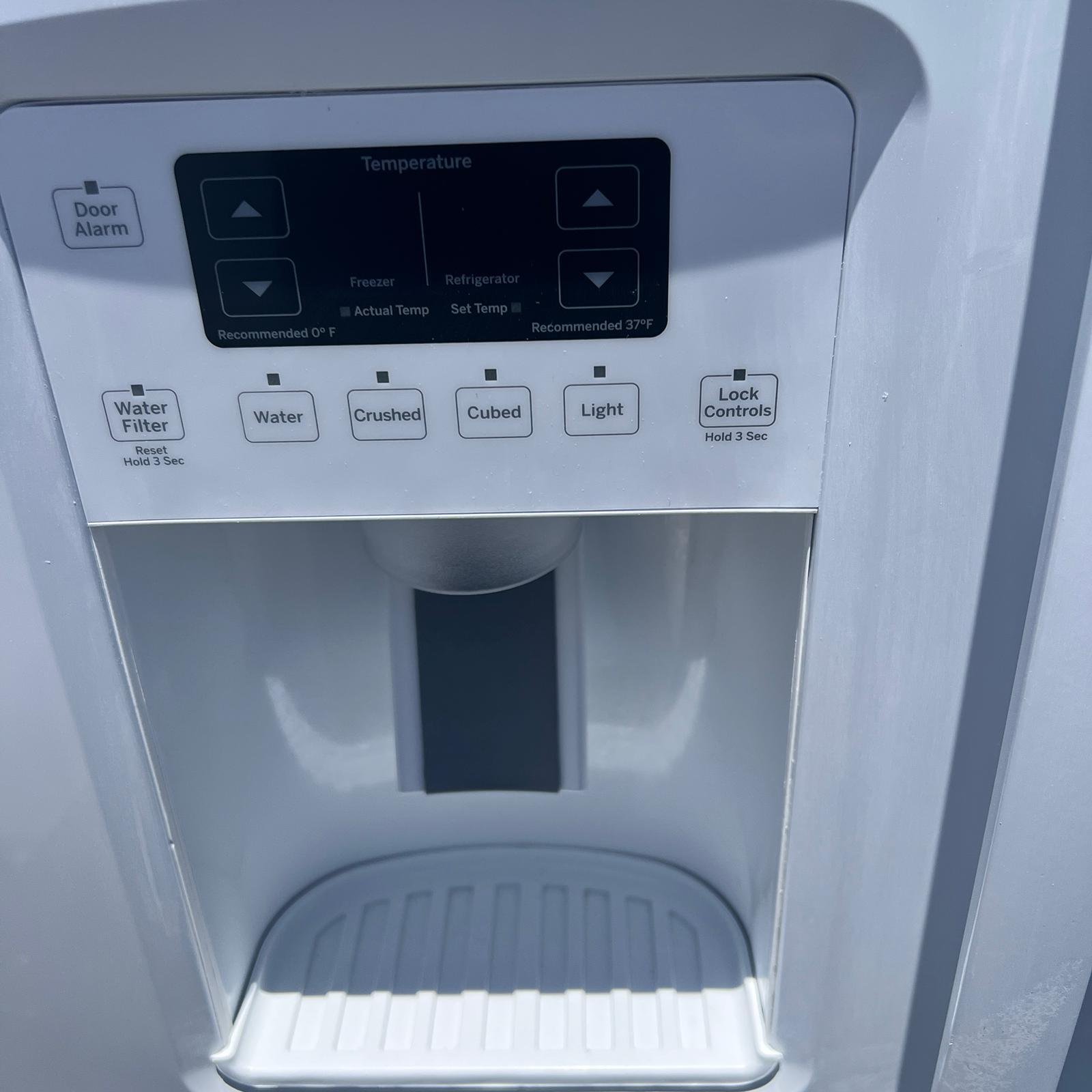 GE Side By Side Refrigerator. 3 MONTHS OLD! GE Side By Side Refrigerator. 3 MONTHS OLD!
